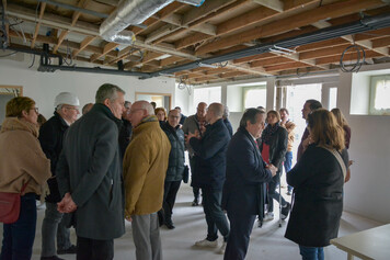 Des élus des communes environnantes ont visité le chantier de rénovation de l'école Anne-Godeau à Raismes